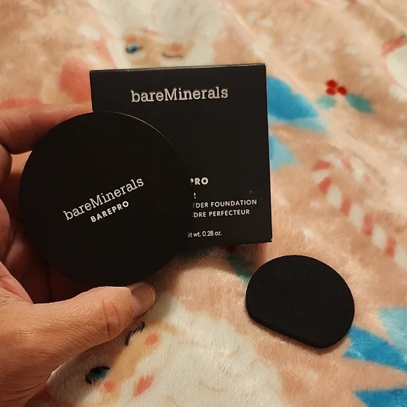 bareMinerals BAREPRO Matte Black Compact - Picture 6 of 7